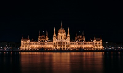 дворец ночь фасад река