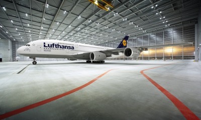 Самолет Airbus A380 Lufthansa люфтганза