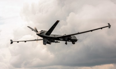 беспилотник самолет полет в небе