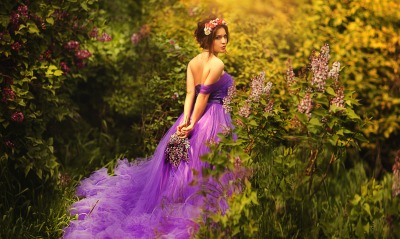 девушка платье фиолетовое