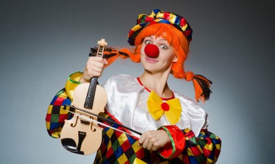 клоун, скрипка