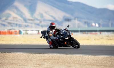 мотоцикл вираж трасса