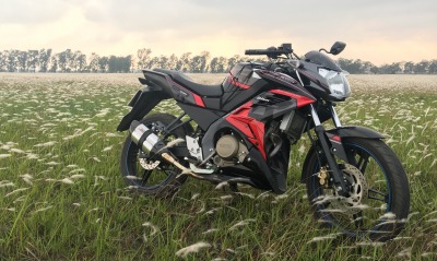 мотоцикл, поле