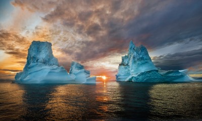айсберг, на закате