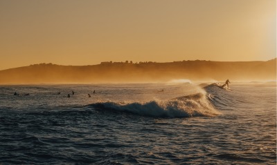 волны серфинг море на закате
